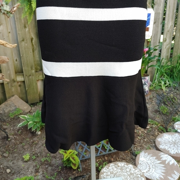 WHBM Striped Knit Flutter Dress Xsp - Picture 6 of 9